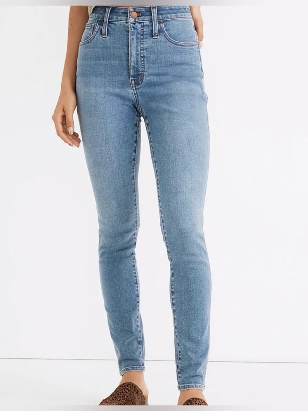 Madewell Curvy Roadtripper jeans with magic slimming pockets. Size 33. EUC.